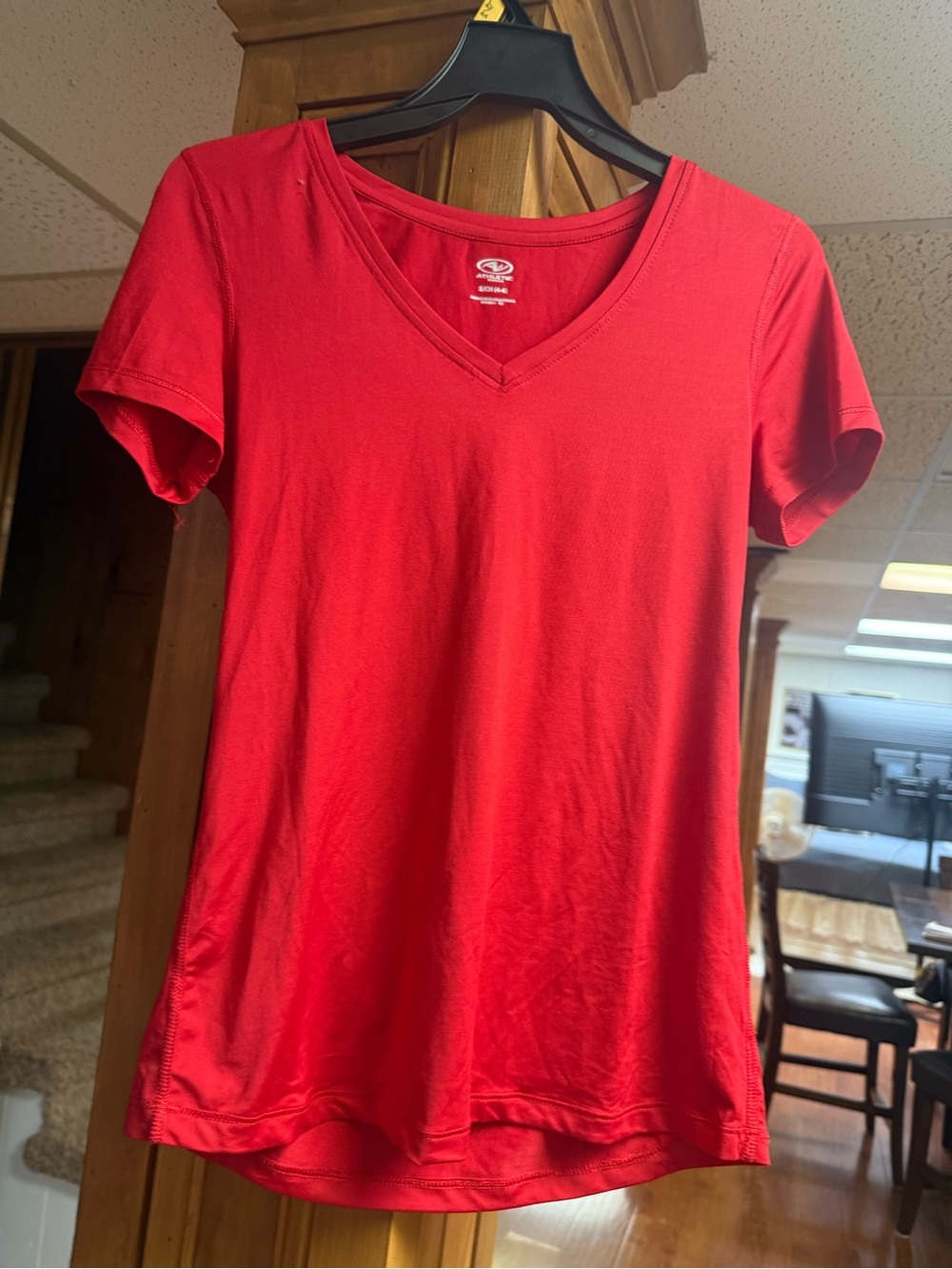 Athletic Works Red V-Neck Short Sleeve Tee